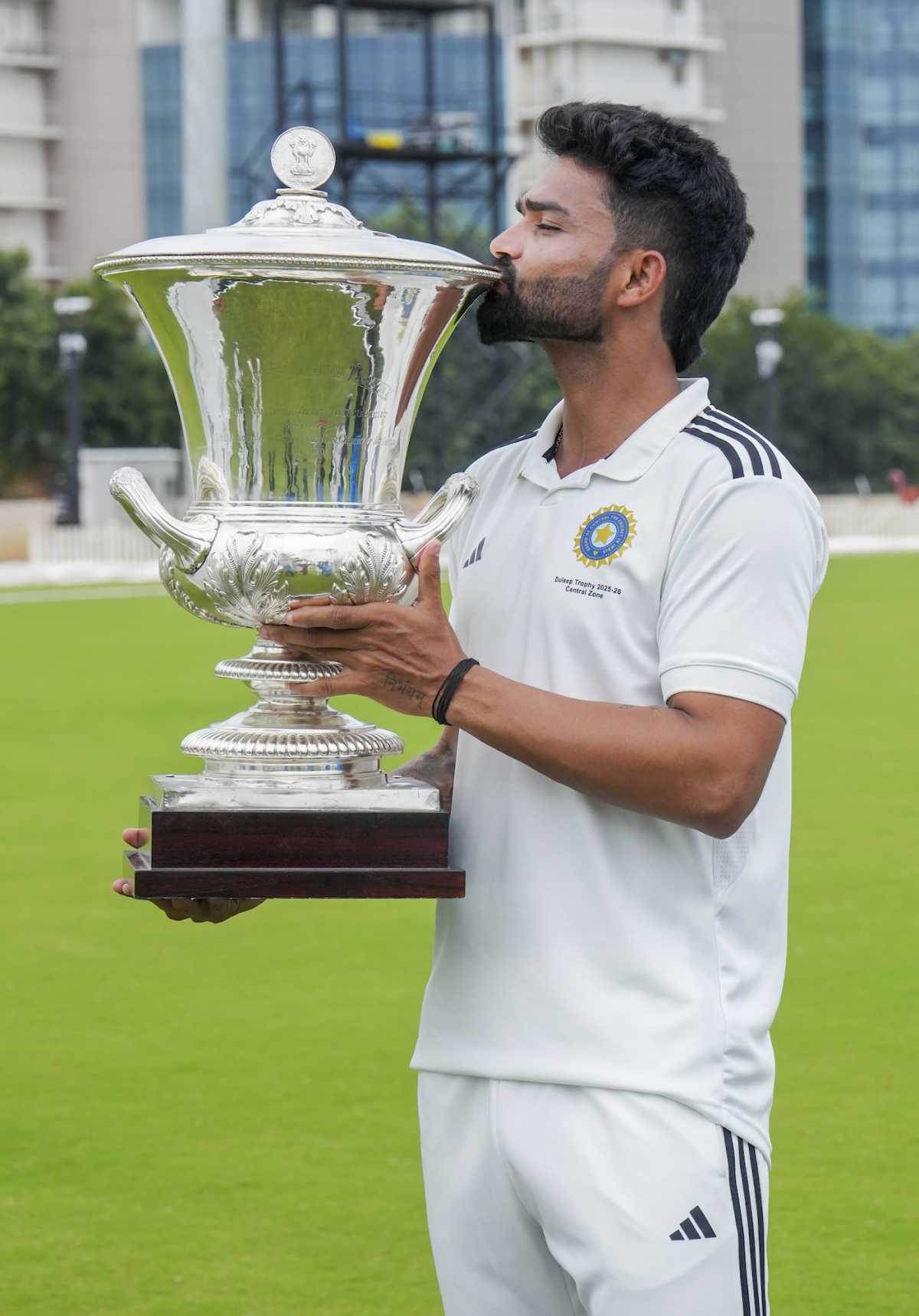 Kumar Kartikeya kisses the Duleep Trophy silverware, South Zone vs Central Zone, Duleep Trophy final, BCCI CEG Ground, September 15, 2025