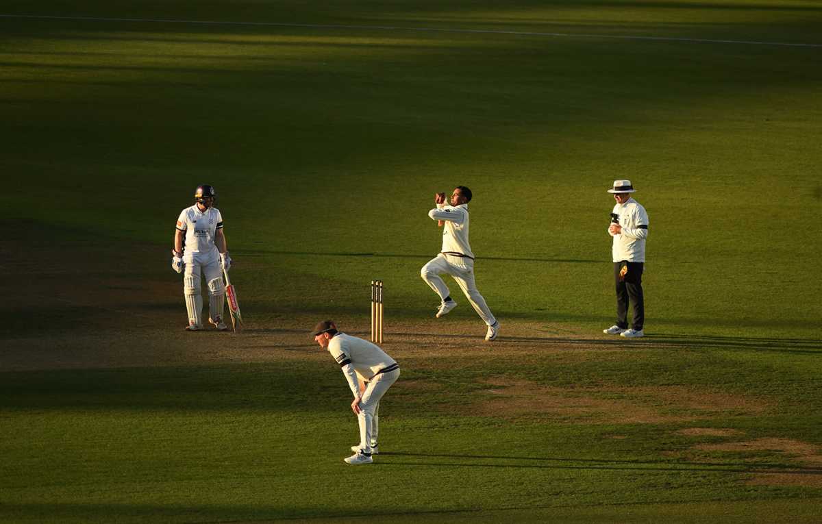 Rahul Chahar bowls on Surrey debut, Hampshire vs Surrey, County Championship, Utilita Bowl, September 24, 2025