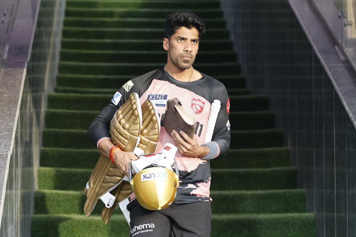 Shashank Singh walks out to warm up, Punjab Kings vs Royal Challengers Bengaluru, IPL 2025, Qualifier 1, New Chandigarh, May 29, 2025