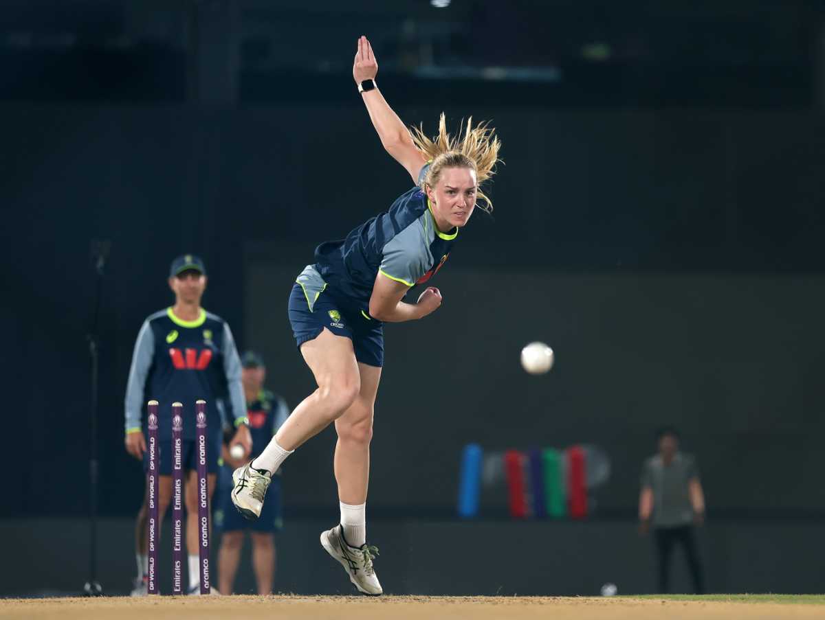 Kim Garth bowls during a practice session, Visakhapatnam, October 15, 2025
