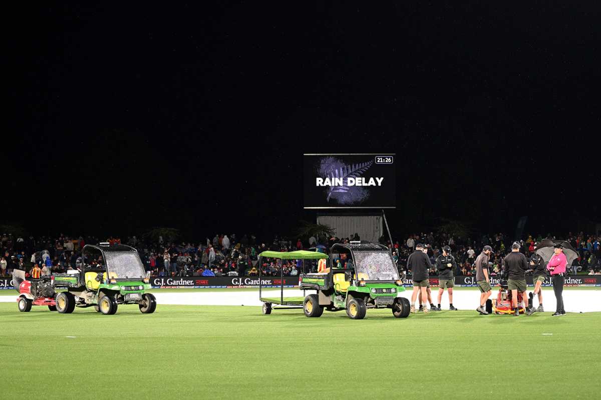 The rain held up New Zealand's run chase, New Zealand vs England, 1st Men's T20I, Hagley Oval, Christchurch, October 18, 2025