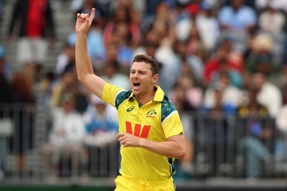 Josh Hazlewood strangled Shreyas Iyer down the leg side, Australia vs India, 1st ODI, Perth, October 19, 2025