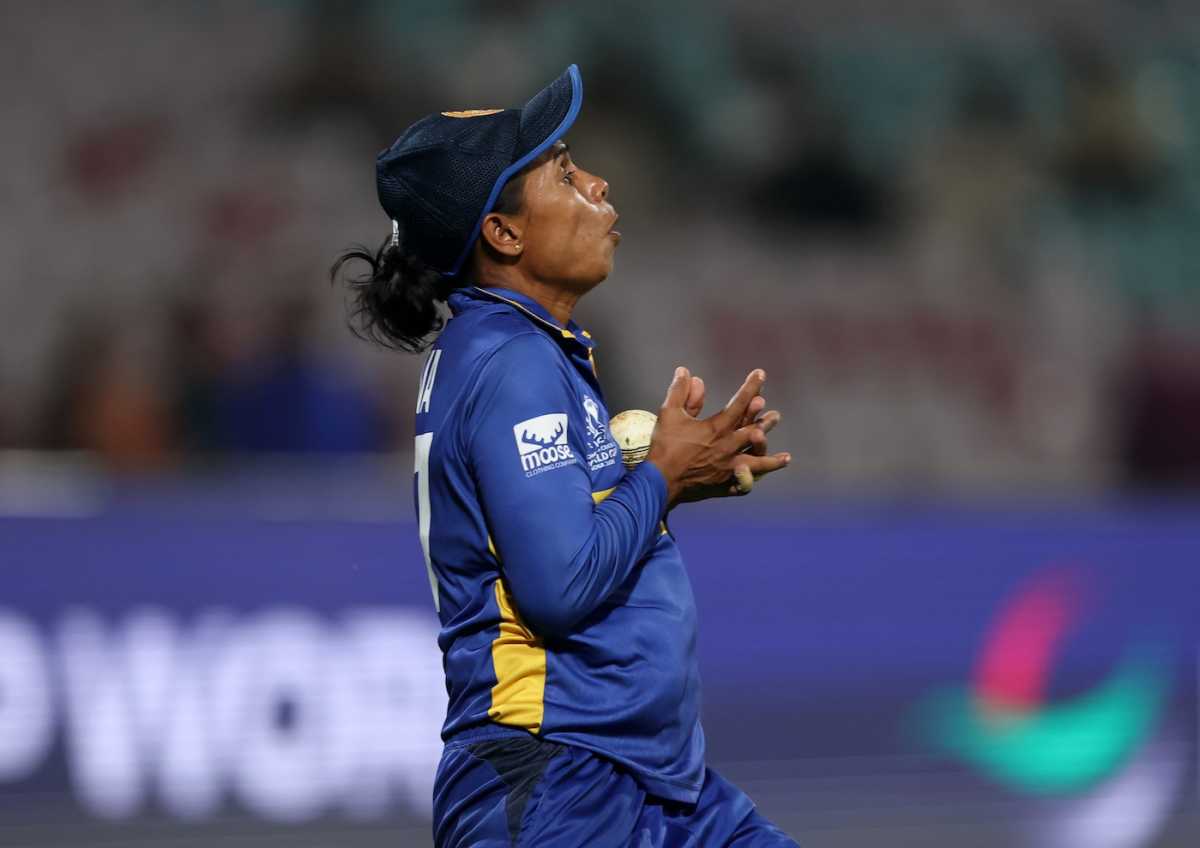 Nilakshika Silva manages to hold on, Bangladesh vs Sri Lanka, Women's ODI World Cup, Navi Mumbai, October 20, 2025