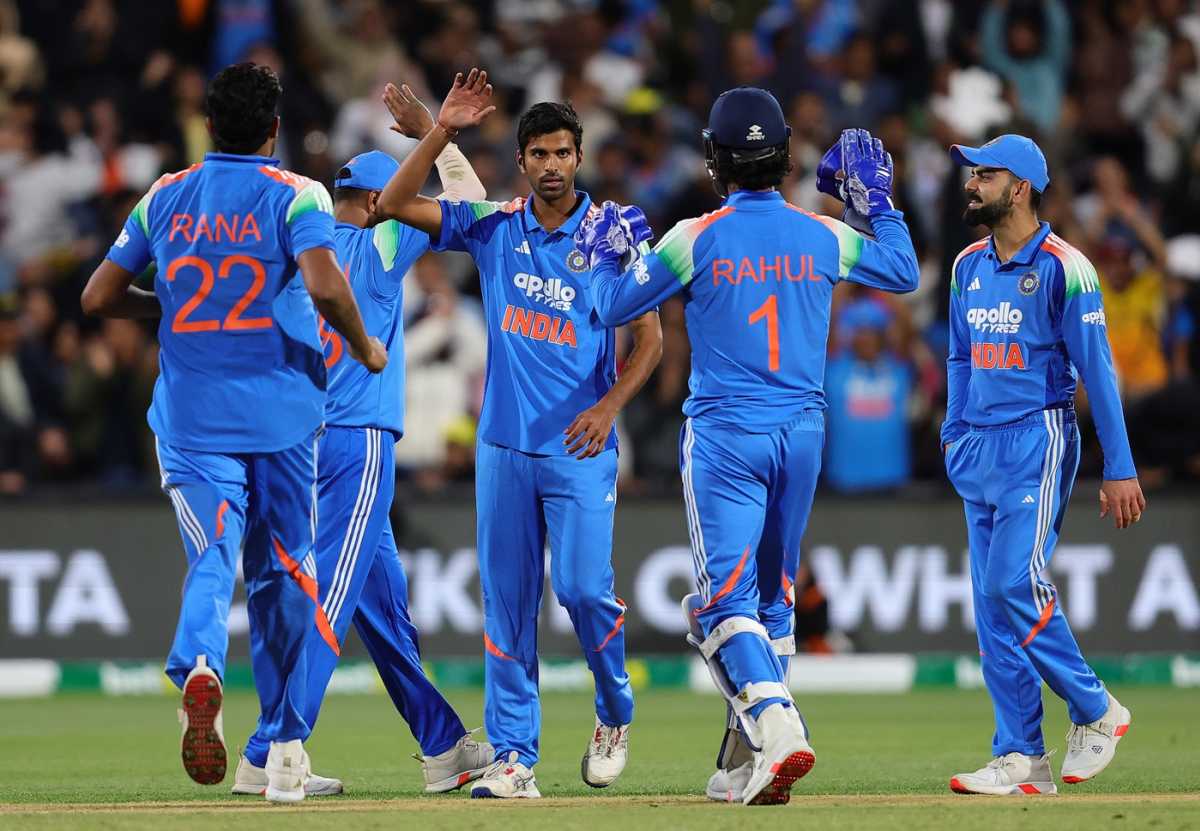 Washington Sundar celebrates a wicket with his team-mates, Australia vs India, 2nd ODI, Adelaide, October 23, 2025