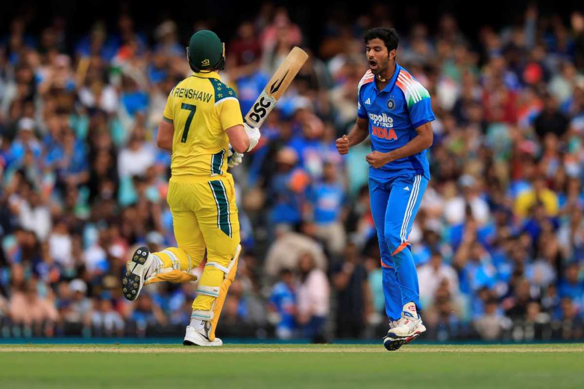 Washington Sundar trapped Matt Renshaw lbw, Australia vs India, 3rd ODI, Sydney, October 25, 2025