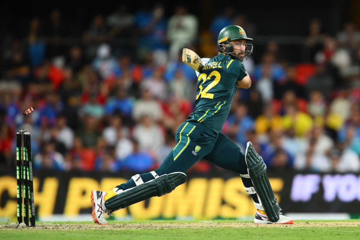 Glenn Maxwell was bowled for 2 off 4 balls, Australia vs India, 4th T20I, Carrara Oval, gold Coast, November 6, 2025