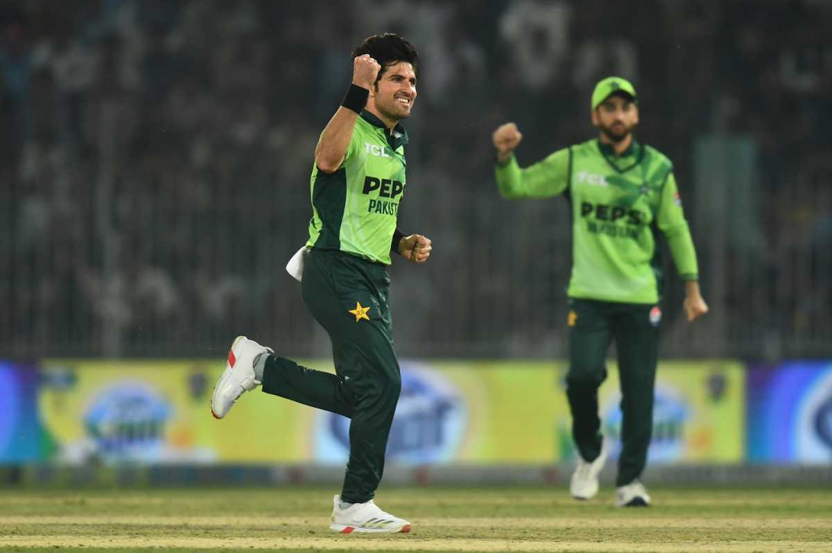 Mohammad Wasim broke a quick opening stand, Pakistan vs South Africa, 2nd ODI, Faisalabad, November 6, 2025