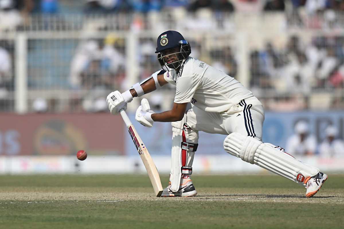 Washington Sundar batted at No. 3 in both innings in Kolkata, India vs South Africa, 1st Test, Kolkata, 3rd day, November 16, 2025