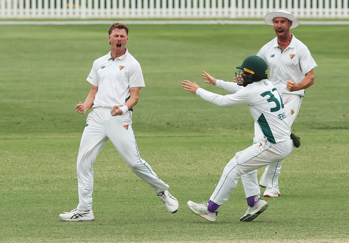Riley Meredith celebrates taking the match-winning wicket, New South Wales vs Tasmania, Sheffield Shield, Cricket Central, November 25, 2025