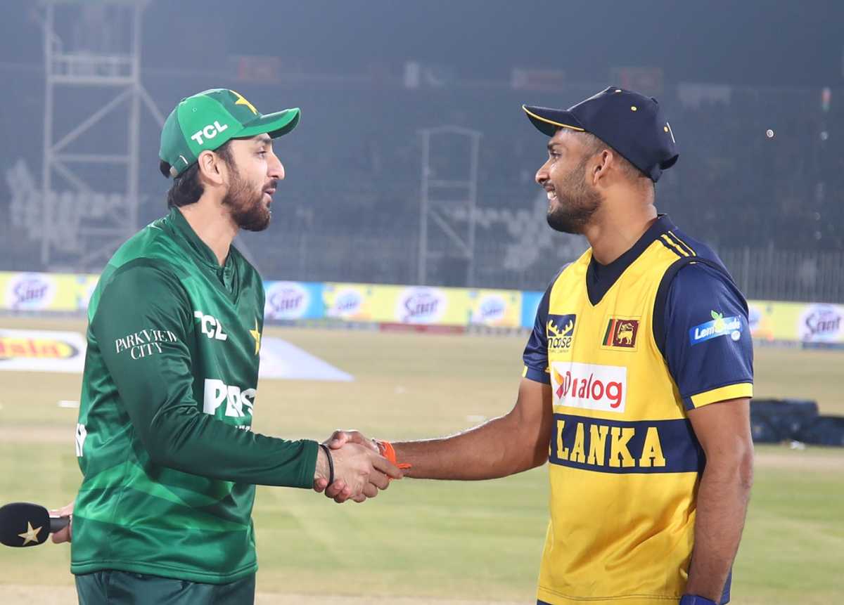 Salman Agha and Dasun Shanaka at the toss, Pakistan vs Sri Lanka, T20I tri-series, final, Rawalpindi, November 29, 2025