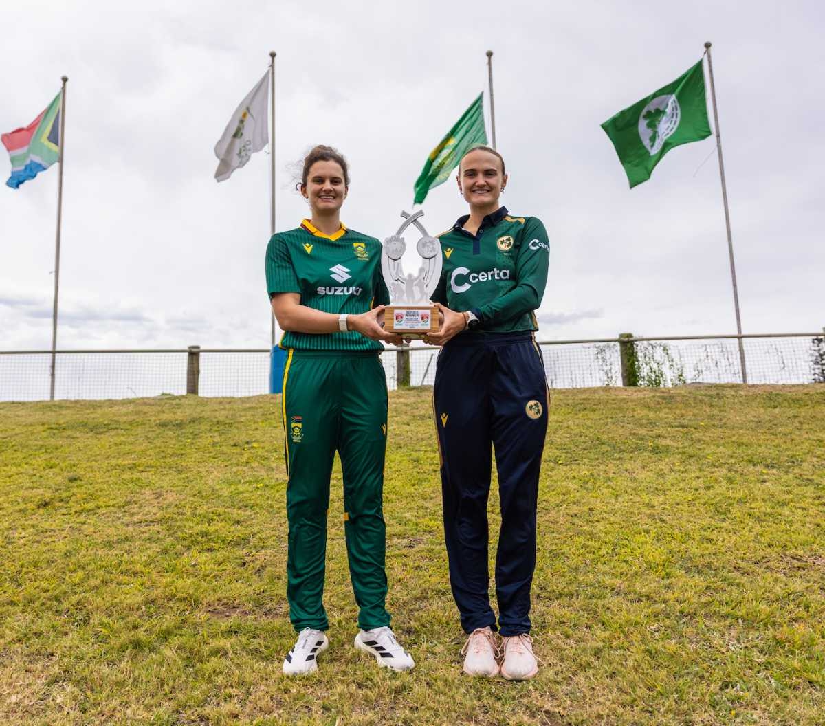 Captains Laura Wolvaardt and Gaby Lewis with the ODI series trophy, East London, December 12, 2025