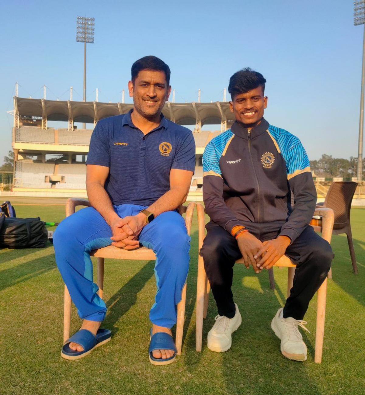 MS Dhoni with Jharkhand and SRH legspinner Amit Kumar