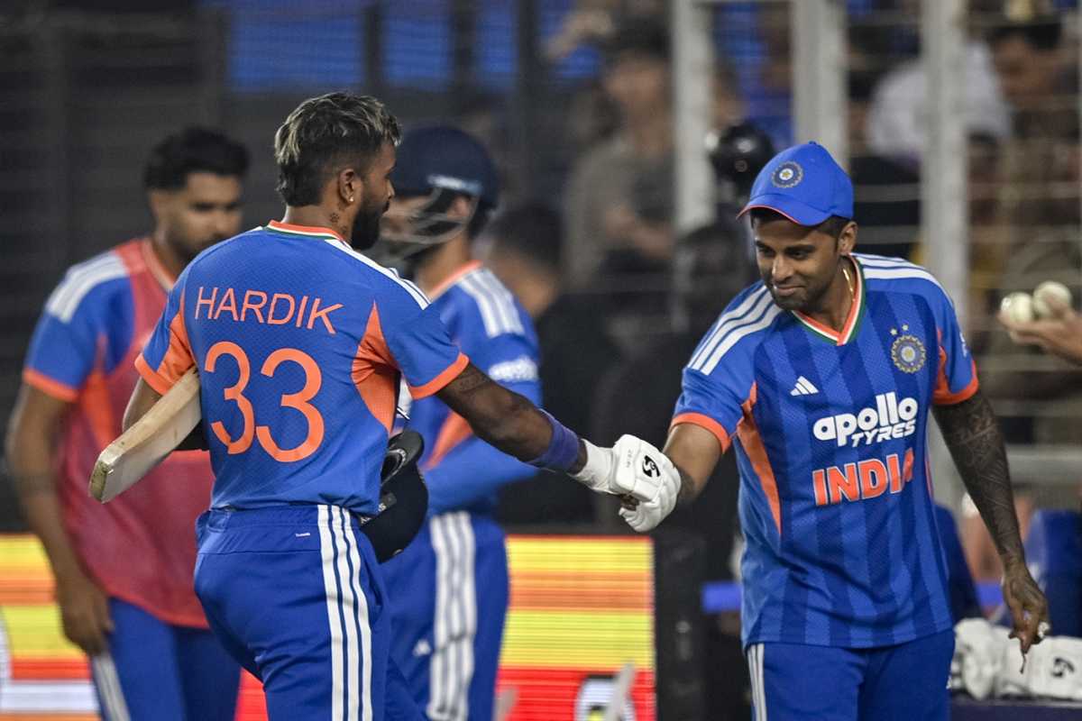 Hardik Pandya was congratulated by the captain Suryakumar Yadav for his effort, India vs South Africa, 5th T20I, Ahmedabad, December 19, 2025