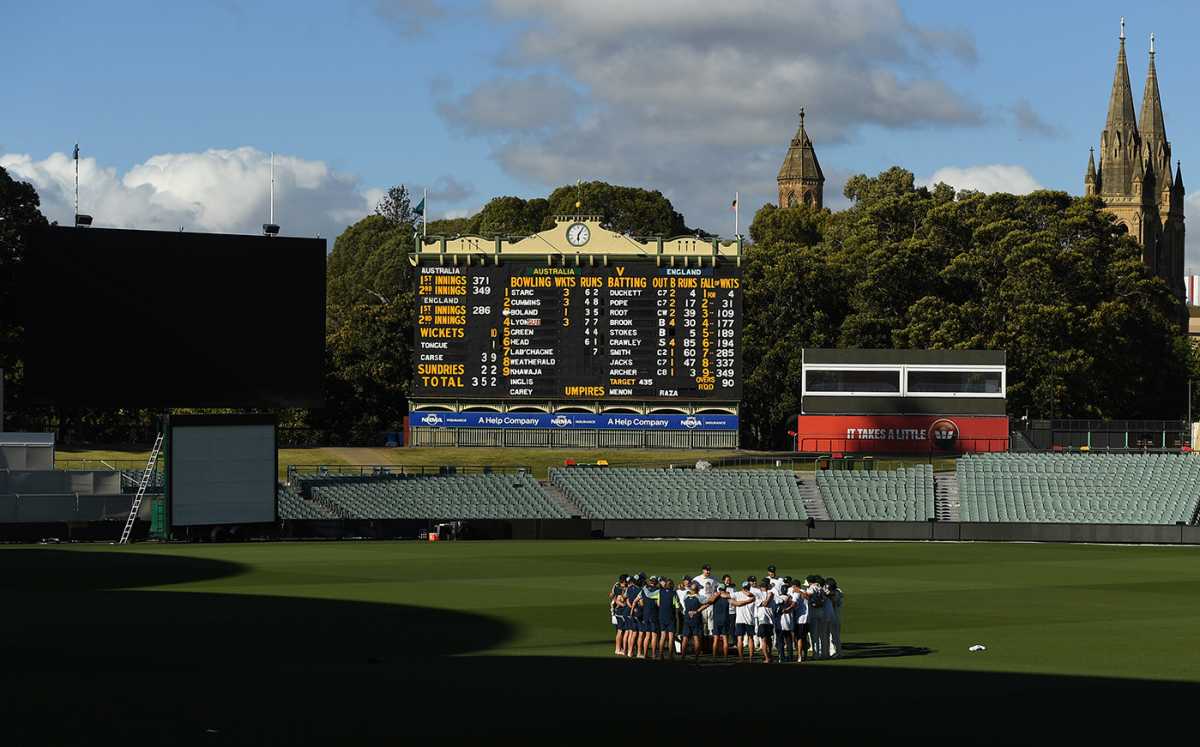 Australia returned to the outfield to sing their team song, Australia vs England, 3rd Test, Adelaide, 5th day, December 21, 2025
