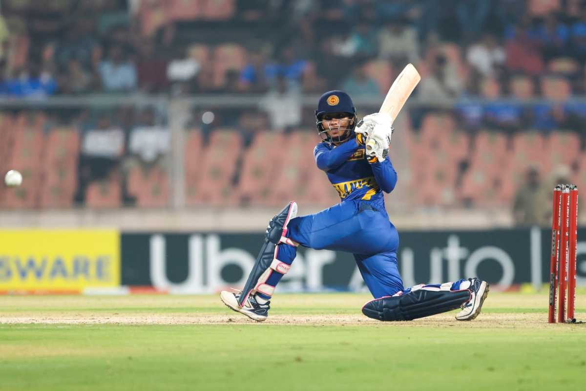 Imesha Dulani sweeps on her way to a half-century, India vs Sri Lanka, 5th women's T20I, Thiruvananthapuram, December 30, 2025