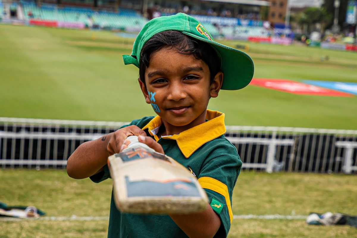 A young fan at the SA20 keeps the viewer in check, Durban Super Giants vs Pretoria Capitals, Durban, SA20 2025-26, January 7, 2026