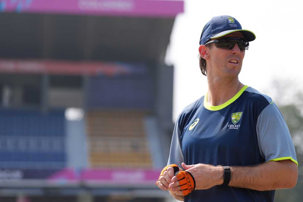 Mitchell Marsh keeps an eye on the training, Australia vs Ireland, T20 World Cup, Colombo, February 9, 2026