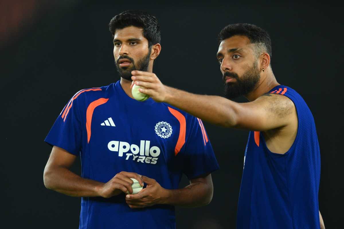 Washington Sundar and Varun Chakravarthy exchange notes, India vs Netherlands, Men's T20 World Cup, Ahmedabad, February 17, 2026