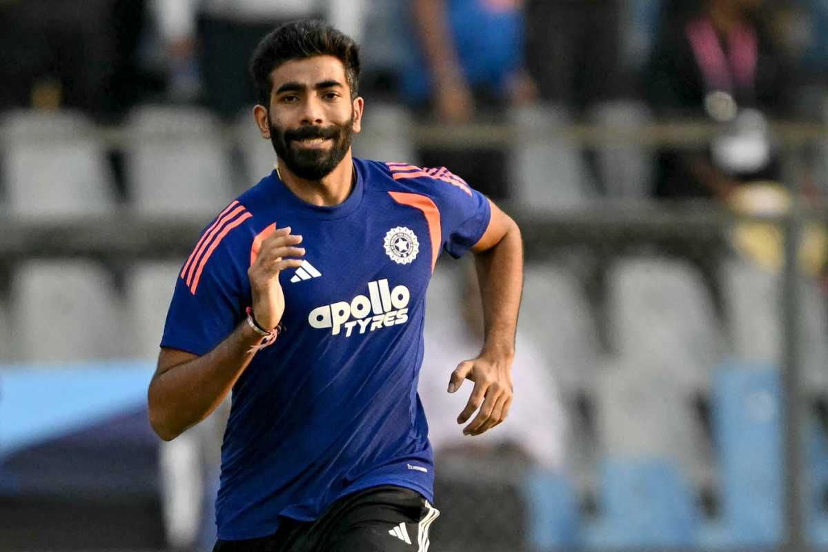 Jasprit bumrah warms up, India vs England, T20 World Cup semi-final, Mumbai, March 5, 2026