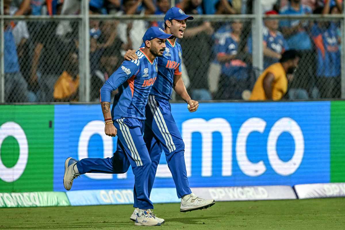 Axar Patel and Shivam Dube pulled off a brilliant relay catch, India vs England, T20 World Cup semi-final, Mumbai, March 5, 2026