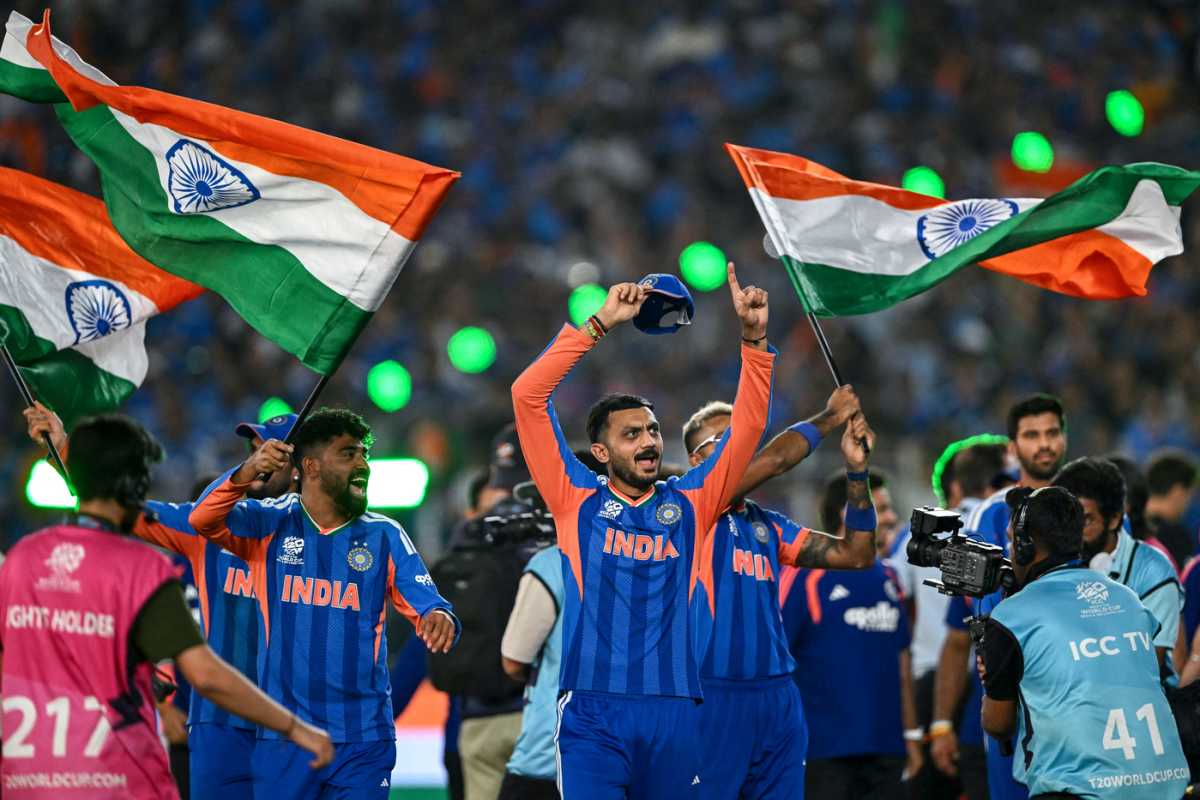 Axar Patel acknowledges the home ground, India vs New Zealand, final, Ahmedabad, T20 World Cup, March 8, 2026