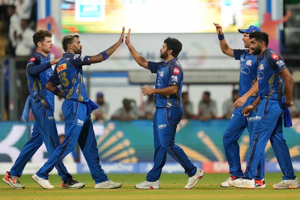 Shardul Thakur celebrates after getting rid of Phil Salt, Mumbai Indians vs Royal Challengers Bengaluru, IPL 2026, Mumbai, April 12, 2026