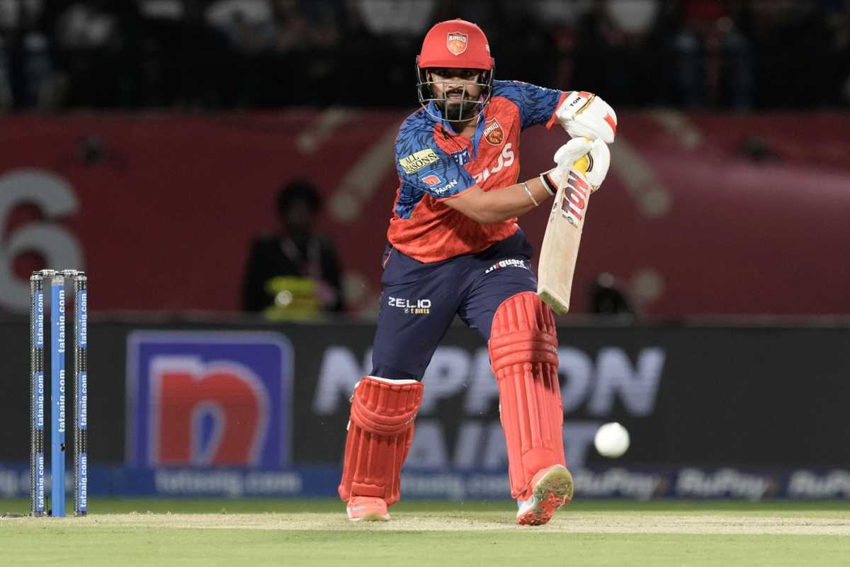 प्रभसिमरन सिंग पंजाब किंग्जसाठी IPL खेळतो.