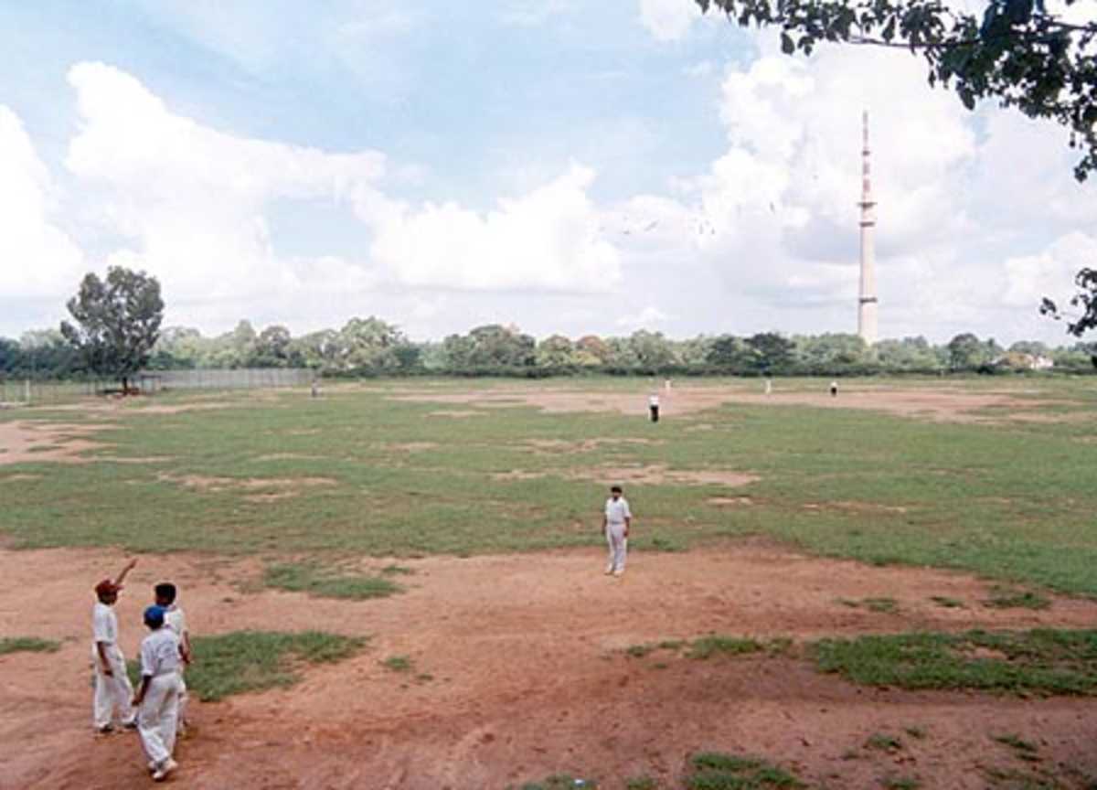 Young kids trying to draw the battle lines at the Ground, Bangalore