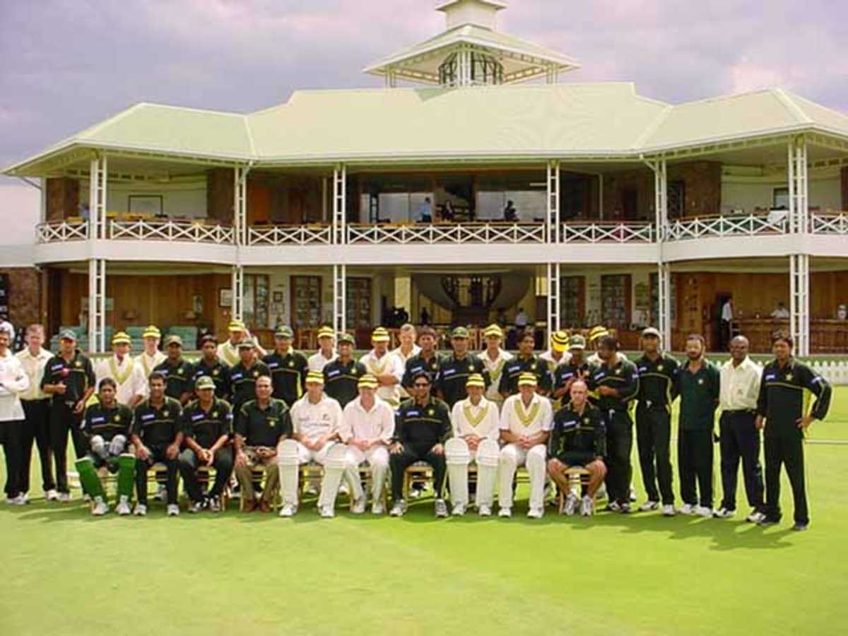 Nicky Oppenheimer XI and Pakistan Teams at Randjesfontein, 3 Dec 2002