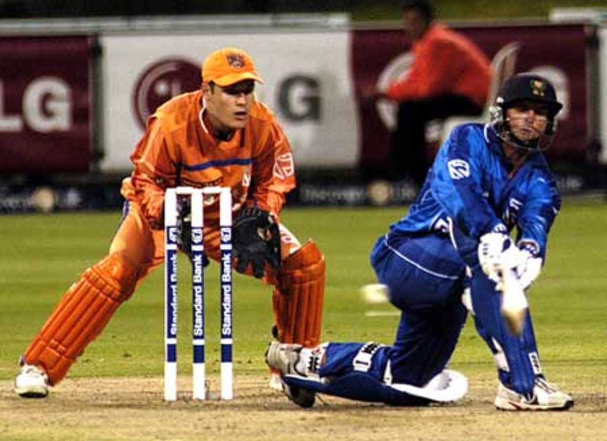 Gary Kirsten sweeps against Free State at Newlands