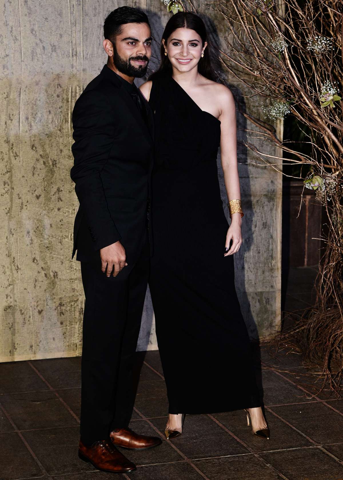 anushka sharma party dresses Virat Kohli and Anushka Sharma attend a party in Mumbai