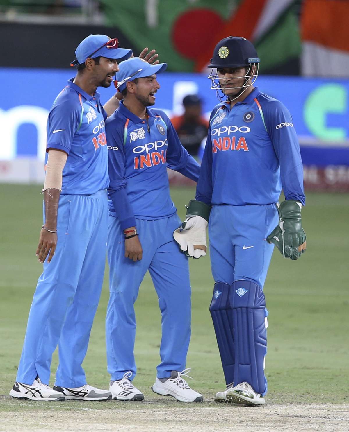 Watch: Dhoni's lightning-fast stumping ends Surya's stay; fans hail 43-yr- old 'Thala', image size:1200x1487