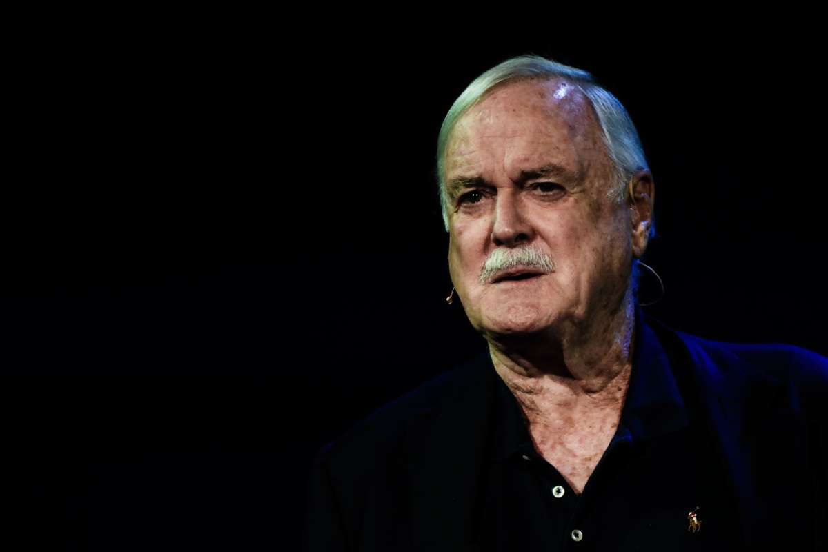 Actor John Cleese 60 Photos - Moonagedaydream.film