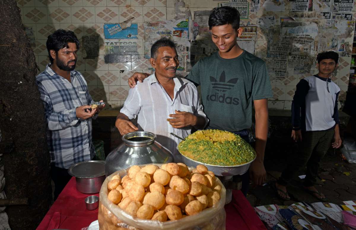 गोलगप्पे वाले का बेटा, लेकिन दिल दे बैठा विदेशी हसीना को, जानिए कौन है यशस्वी जायसवाल की गोरी मैम 2 Yashasvi Jaiswal Would Sell Pani-Puri At Azad Maidan