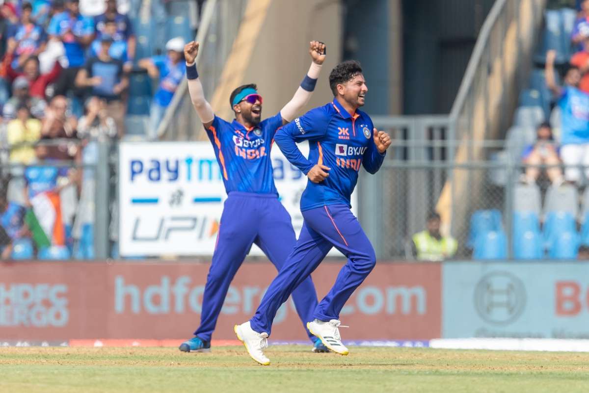 Kuldeep Yadav and Hardik Pandya celebrate a wicket | ESPNcricinfo.com