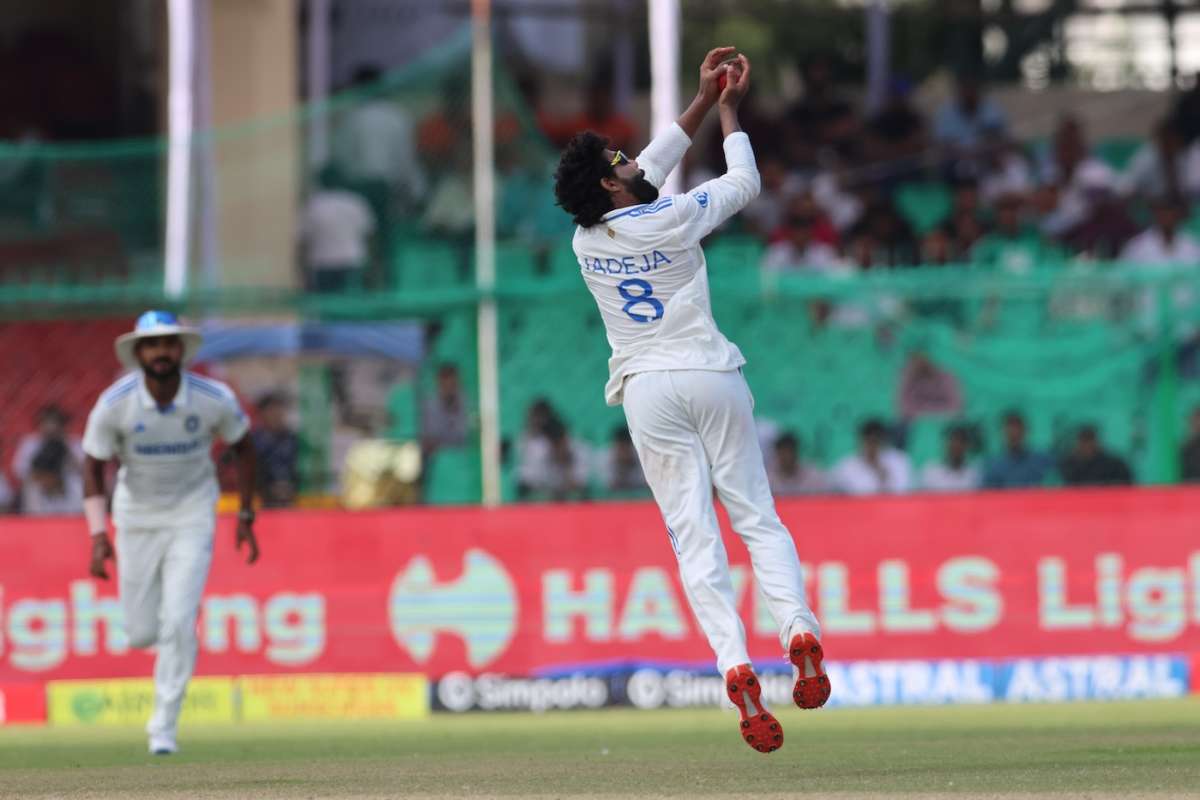 Ravindra Jadeja took a return catch to reach 300 Test wickets | Cricinfo.com
