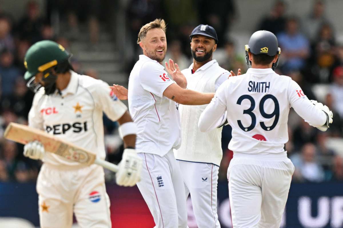 Ollie Robinson removed Abdullah Shafique to leave Pakistan in trouble | Cricinfo.com
