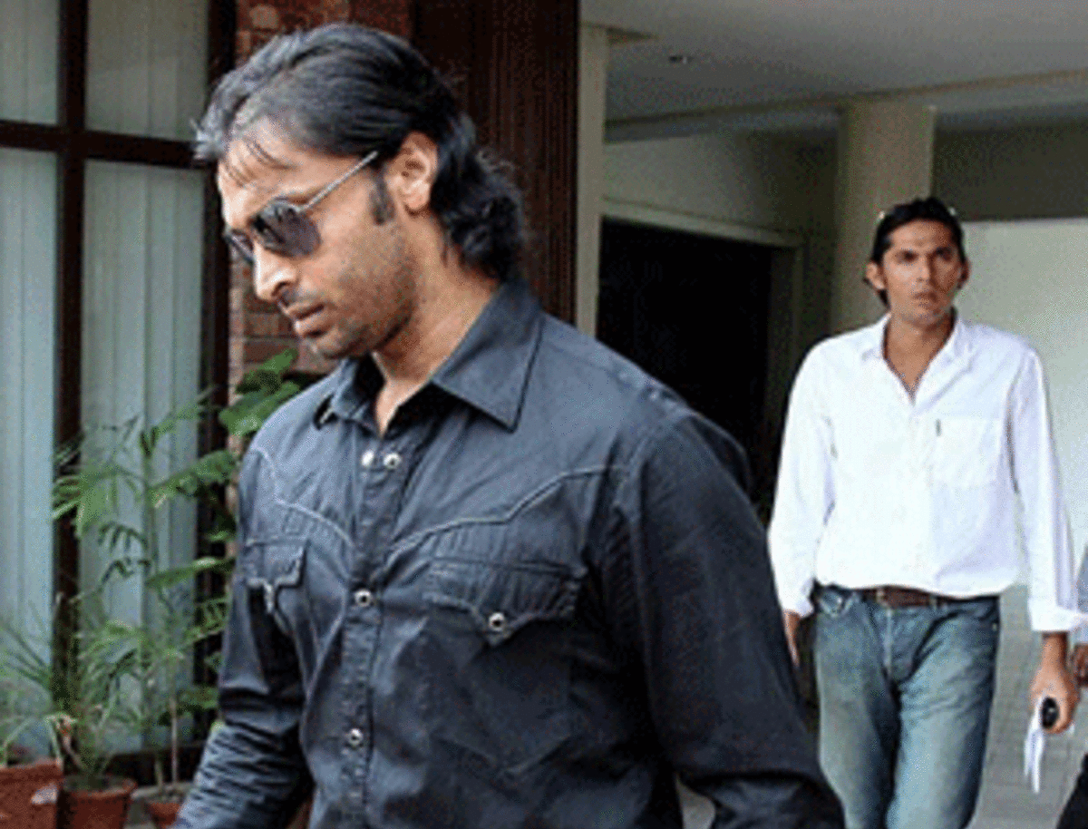 Shoaib Akhtar and Mohammad Asif | Cricinfo.com