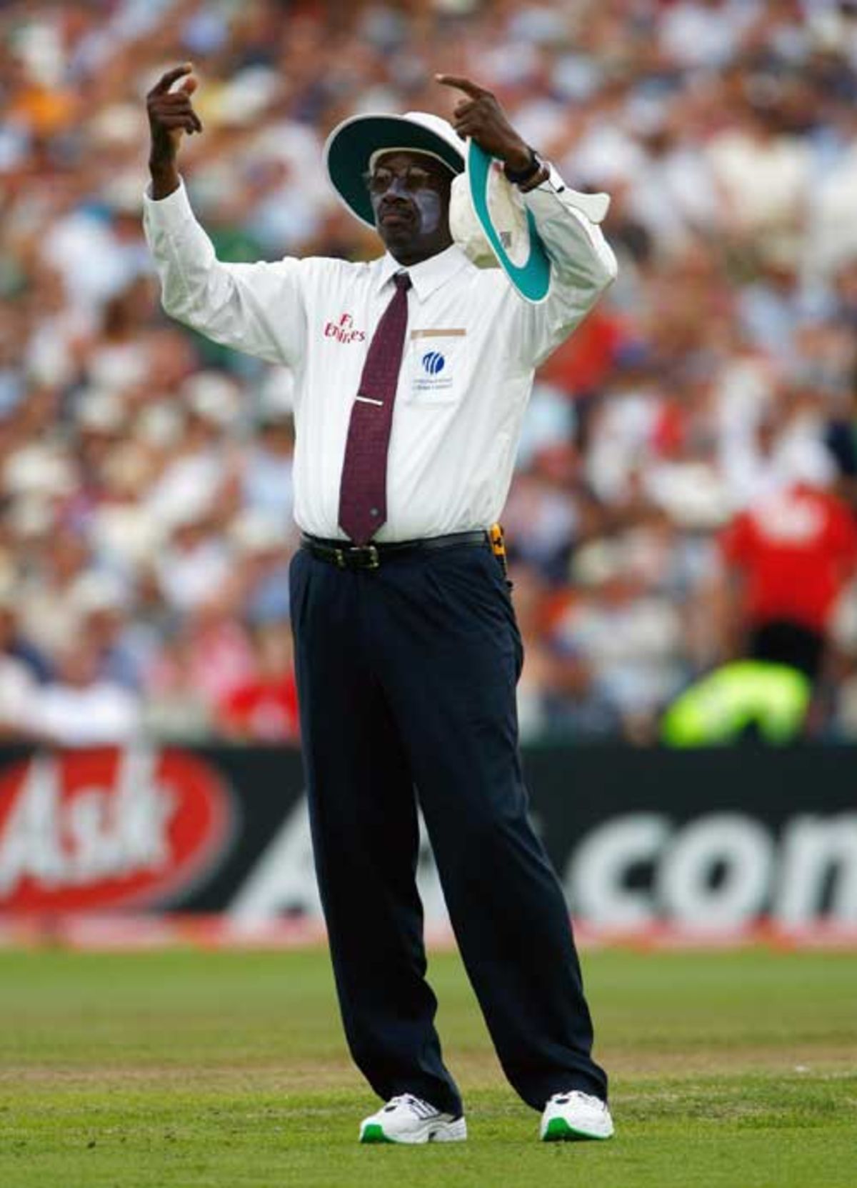 Steve Bucknor signals a six | ESPNcricinfo.com 