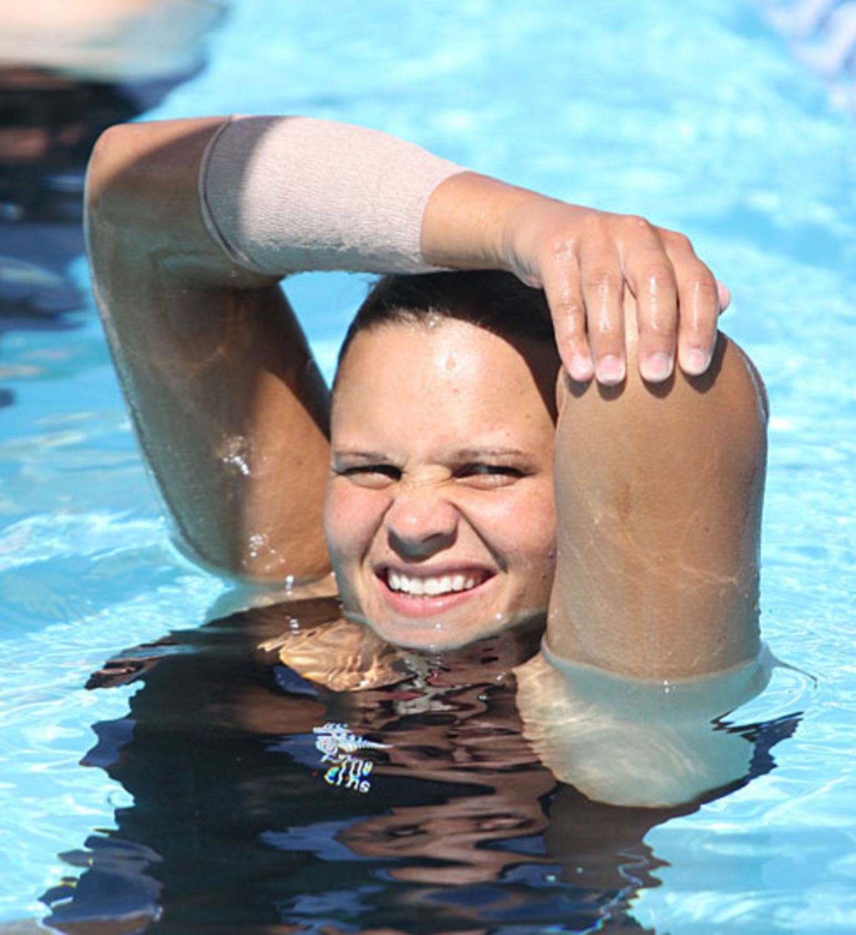 suzie-bates-relaxes-in-the-pool-espncricinfo