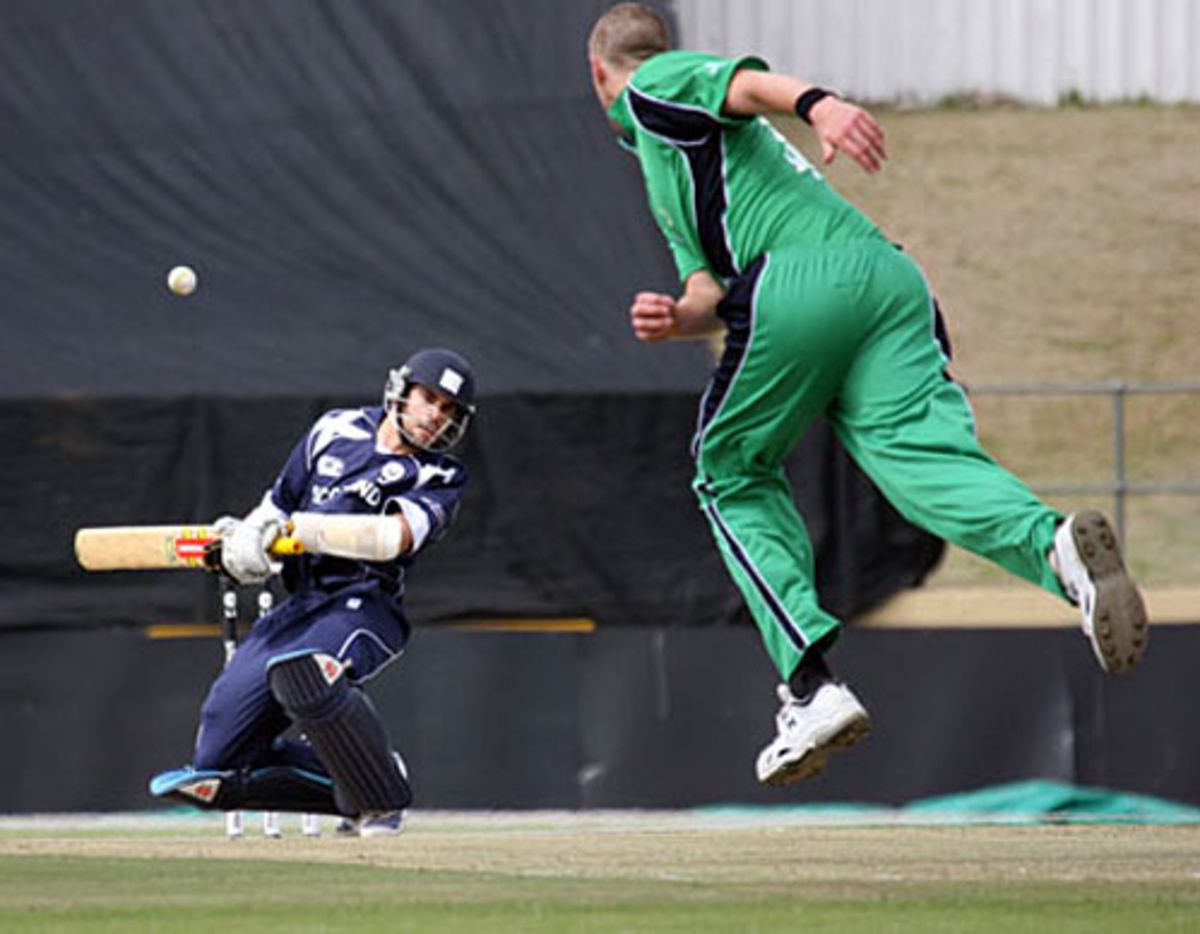 Boyd Rankin bowls Kyle Coetzer a bouncer