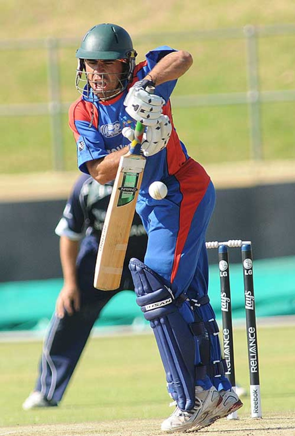 Karim Khan struggles for timing | ESPNcricinfo.com