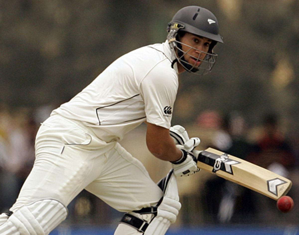 Ross Taylor sets off for a single, Sri Lanka v New Zealand, 1st Test, Galle, 3rd day, August 20, 2009