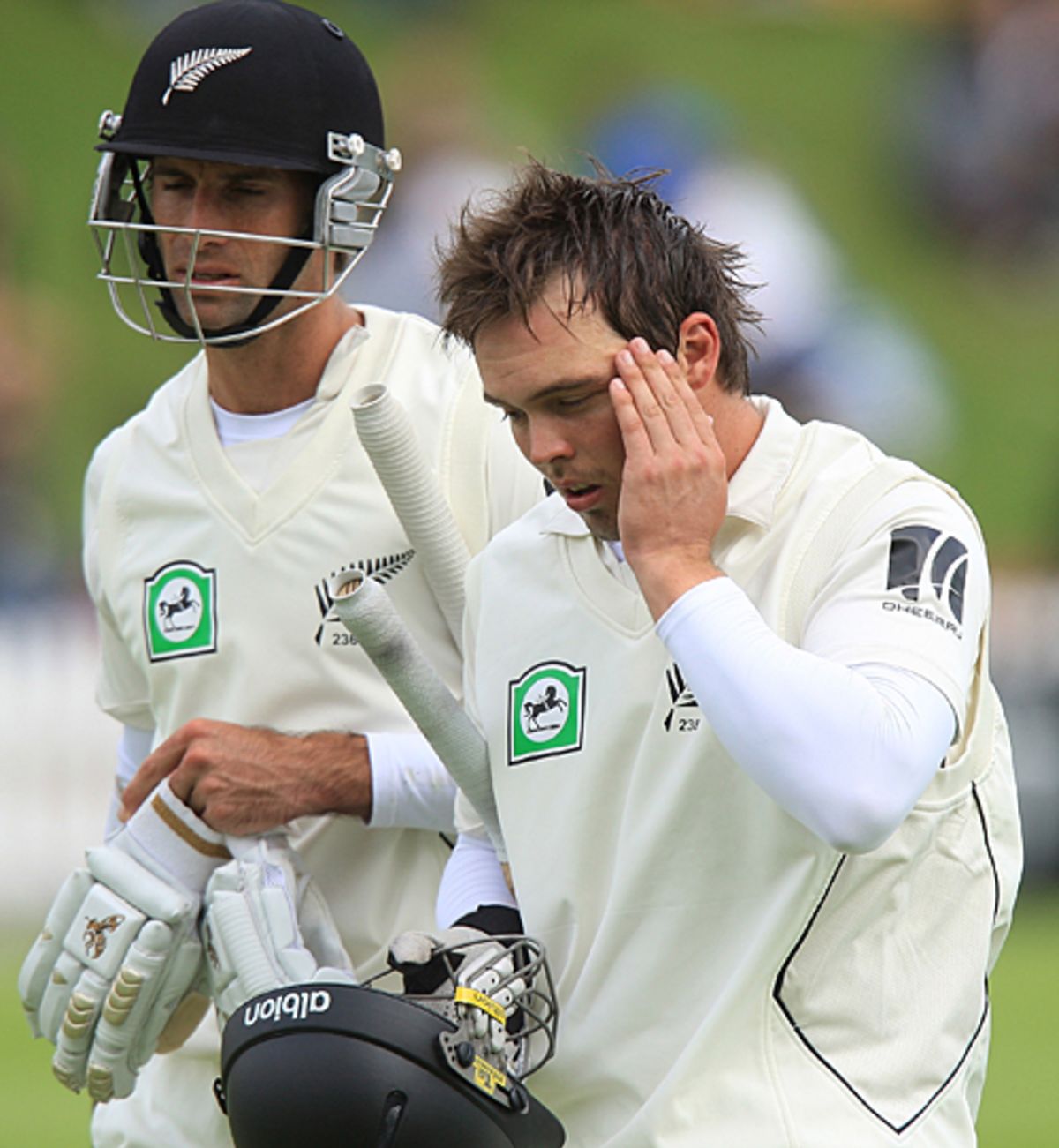 Grant Elliott and Daniel Flynn leave the field