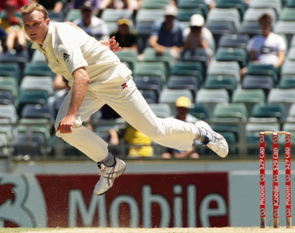 Doug Bollinger follows through