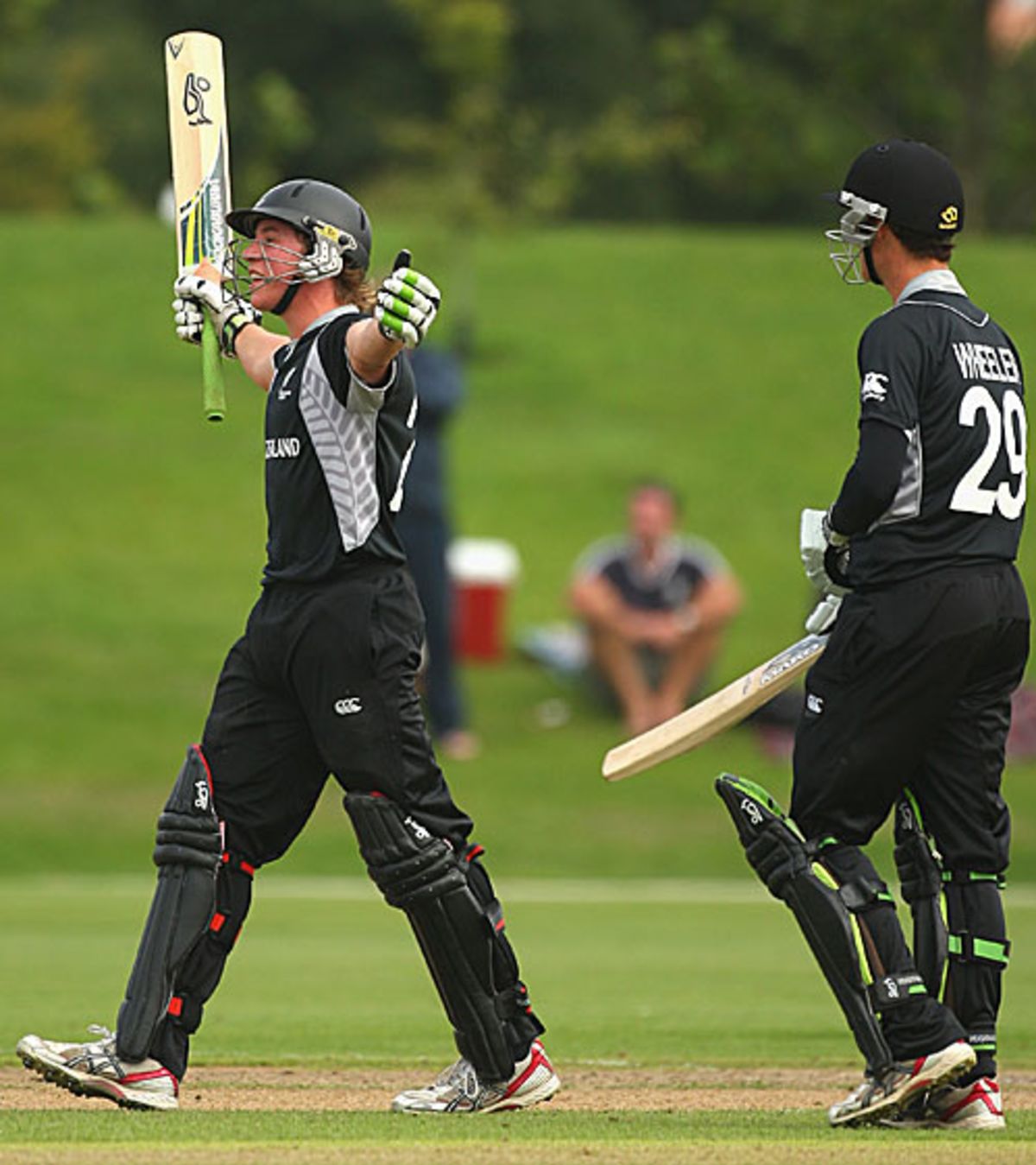 Logan van Beek celebrates New Zealand's last-over finish | ESPNcricinfo.com 