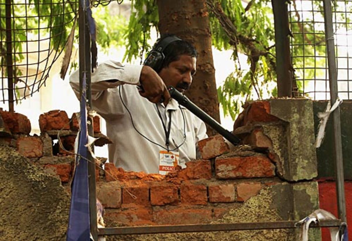 policemen-at-the-chinnaswamy-stadium-after-the-blasts-espncricinfo