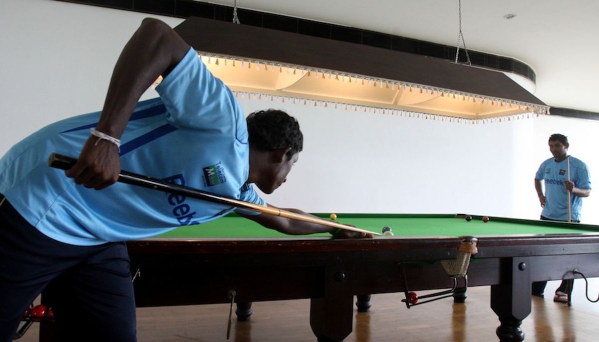 Ajantha Mendis and Tillakaratne Dilshan play pool ESPNcricinfo