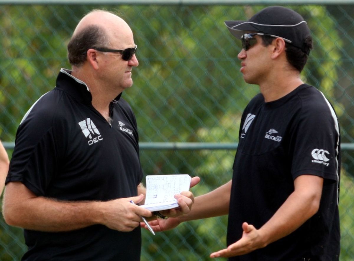 Ross Taylor and Mark Greatbatch in discussion | ESPNcricinfo.com