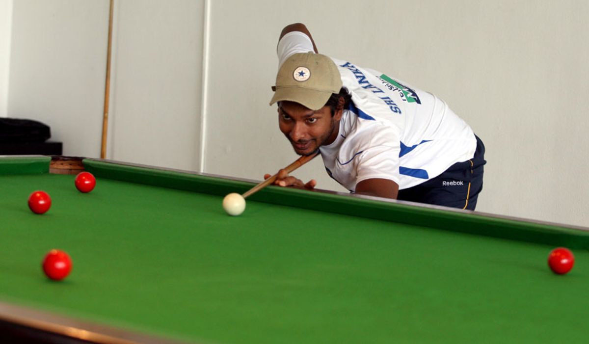 Suraj Randiv tries his hand at some snooker ESPNcricinfo